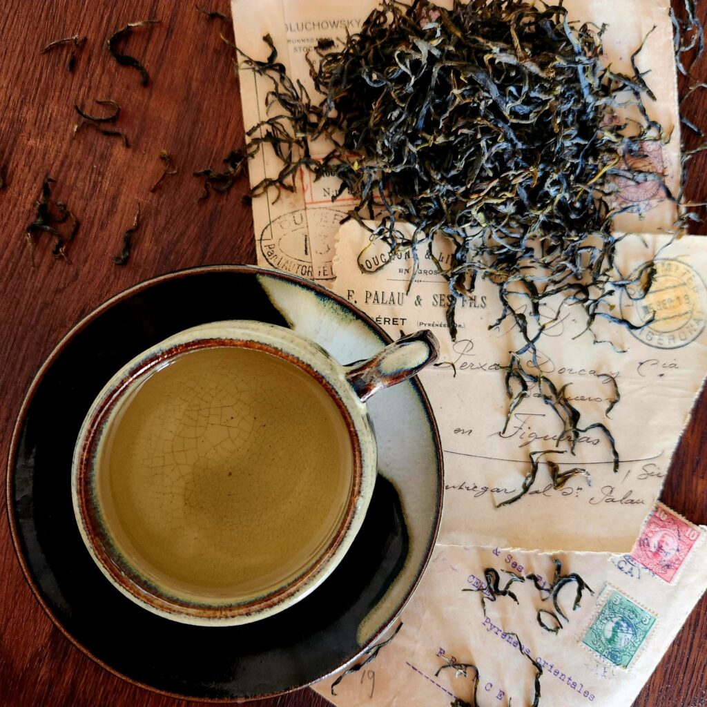 Bourgeons du Longjing avec tasse