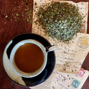 Rosée de Géranium avec tasse