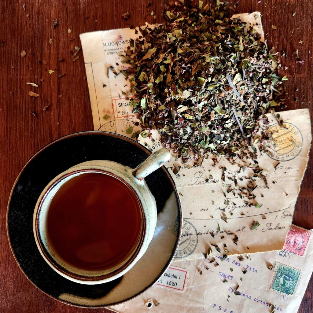 Mystère créole avec tasse