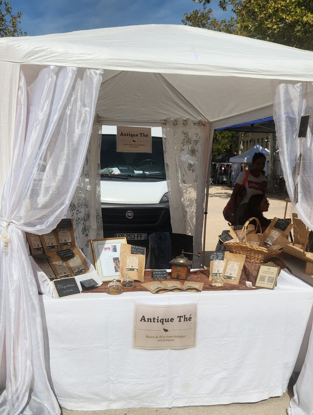 Stand Antique Thé Grande Braderie Croix-Rousse